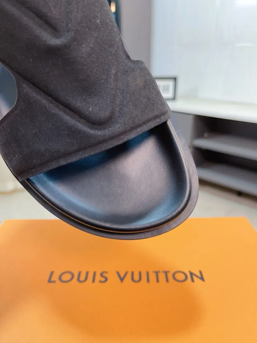 Men's shoes 💰300🌹🌹【LV】Multi-color new men's slippers, original top quality version, original special frosted cowhide➕sheepskin inner and side, non-slip combination sole, more stable walking, more comfortable and lightweight, high-end and generous, size: 38~44